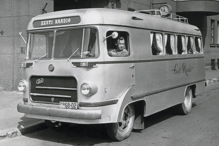 TA-6 autobussi baasil Tartus ehitatud reportaažibuss Hõbehall, 1957. a. Foto: Valdur Vahi, ERR arhiiv, Inv nr 00033140