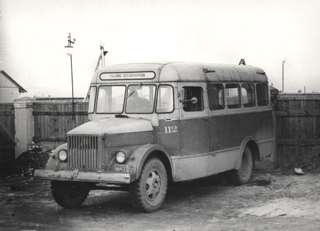 Tallinna Autobussipargi ainus GZA-651 tüüpi autobuss 1959. aastal. Buss saabus Tallinnasse 1951 ja oli algselt TA-1 kerega. GZA-651 ehitati ümber 1954. aastal, hiljem ehitati veel korra ümber TA-6 bussiks. Oli kasutusel liinibussina, hiljem kasutati öövalve- ja majandussõitudeks, kanti maha 1962. aastal. Foto Aare Olanderi kogust.