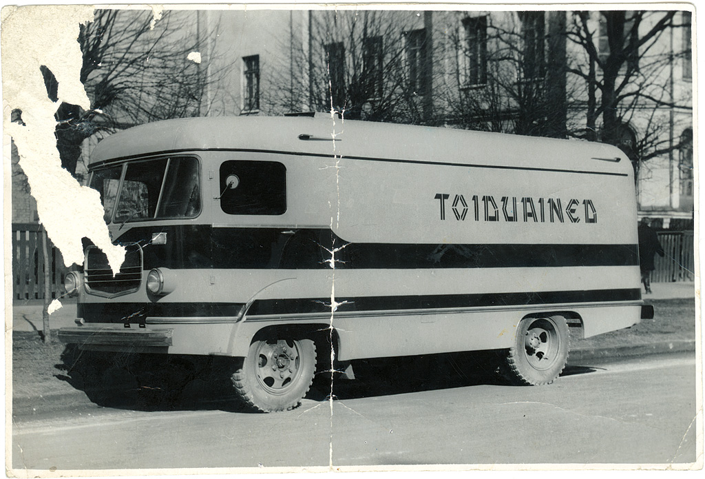 Puitsõrestikuga furgoonauto TA-10, 1961. a. Foto: Tartu ARKT arhiiv.