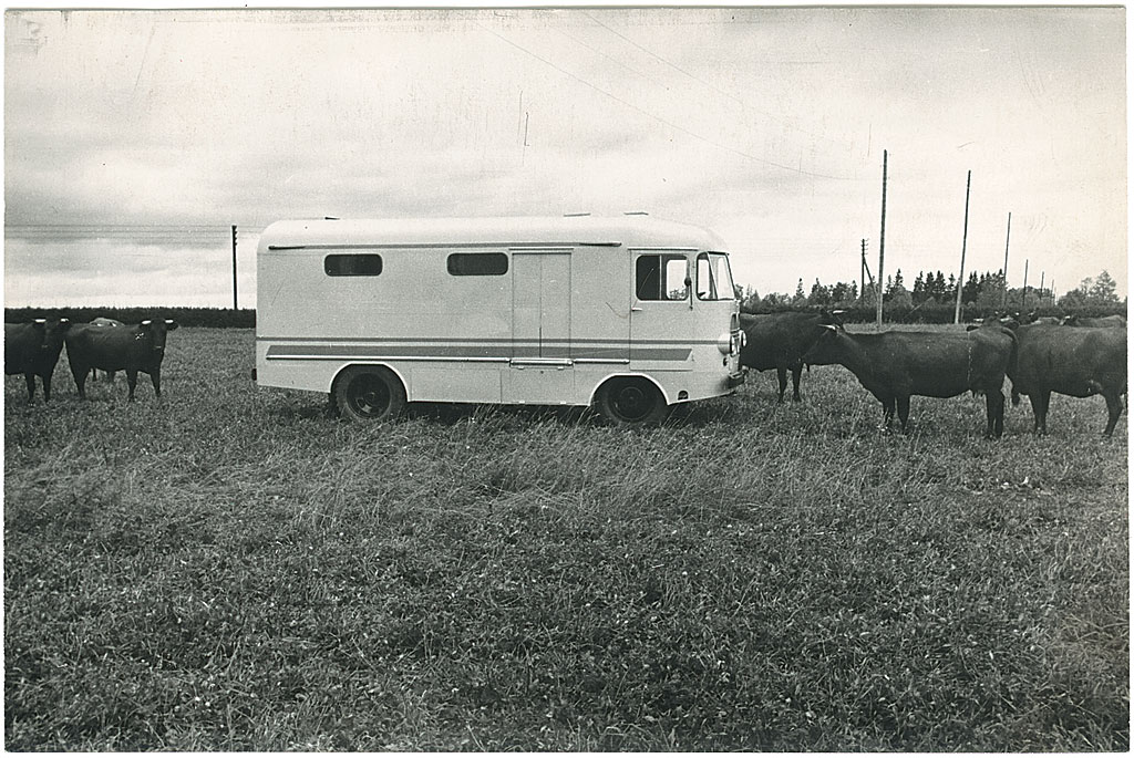Piimaveo furgoonauto TA-9P katsemudel 1966. aastal. Foto: Tartu ARKT arhiiv.